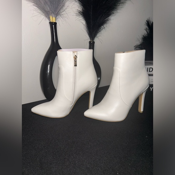 New in Box White Ankle Boot (NIB) - Picture 2 of 5